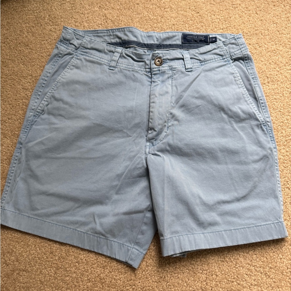 Vineyard vines men’s blue shorts size 30.